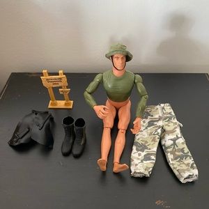 Vintage 1996 Hasbro Pawtucket GI Joe Action Figure Doll & special forces tank